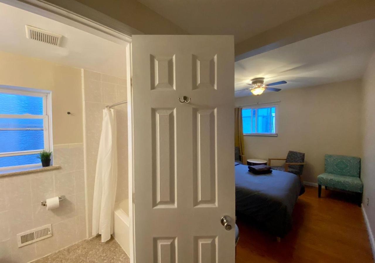 Historic Townhouse Oasis With En-Suite Bathroom Филадельфия Номер фото